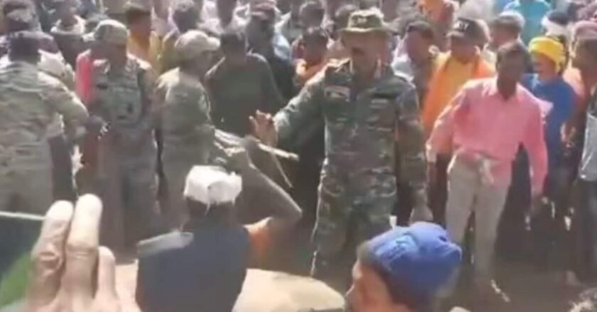 छत्तीसगढ़ के कांकेर में कब्र से छेड़छाड़ के बाद तनाव, TI समेत कई पुलिसकर्मियों के घायल होने की खबर