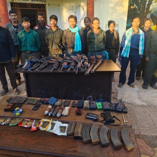 छत्तीसगढ़ में 1 करोड़ का इनामी सहित 11 नक्सलियों का सरेंडर, इस बात का था डर