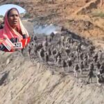 जमीन खाली कराने गई पुलिस पर टूटे गांववाले, फेंकने लगे पत्थर, छत्तीसगढ़ में कहां बवाल?