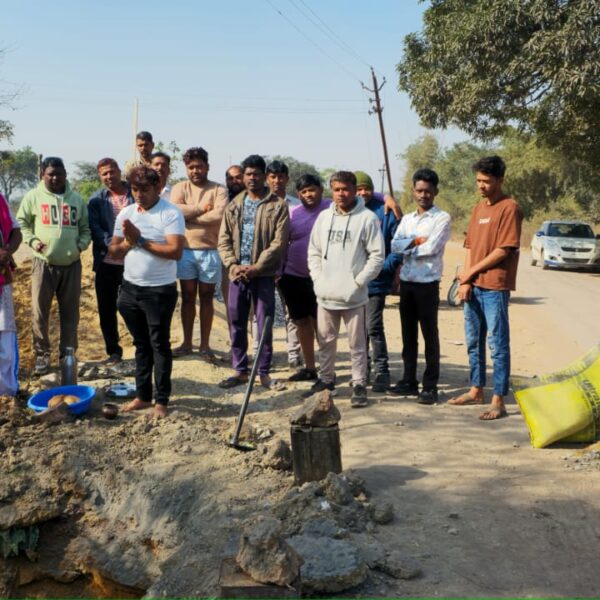 दर्रामुड़ा की बरसों पुरानी मांग हुई पूरी : सारडा एनर्जी के सहयोग से स्वागत गेट का निर्माण शुरू, ग्रामीणों में उत्साह