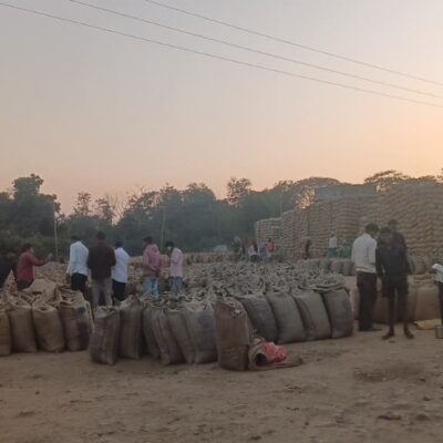 धान खरीदी में बड़ा खेल! बानीपाथर केंद्र में किसानों से 2–3 किलो ज्यादा तौल, क्या प्रबंधक पर गिरेगी गाज?