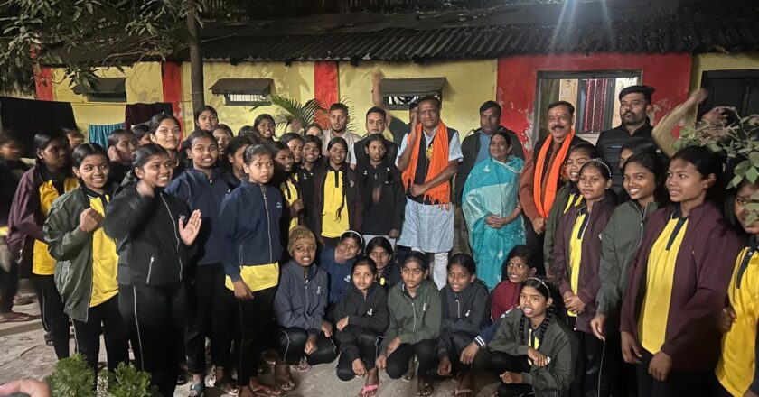 117 छात्रावासों में 5027 बच्चों को मिला स्वेटर