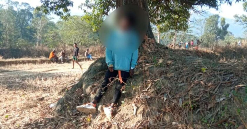 Breaking News : खरसिया के पंडरमुड़ा में युवक की फंदे पर झूलती मिली लाश, जांच में जुटी पुलिस