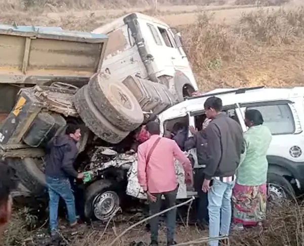 बलौदाबाजार में स्कॉर्पियो-ट्रेलर की टक्कर, 6 घायल, 2 गंभीर