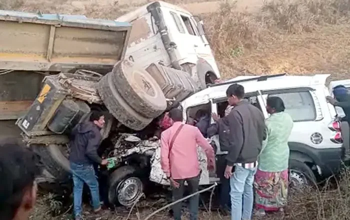 बलौदाबाजार में स्कॉर्पियो-ट्रेलर की टक्कर, 6 घायल, 2 गंभीर