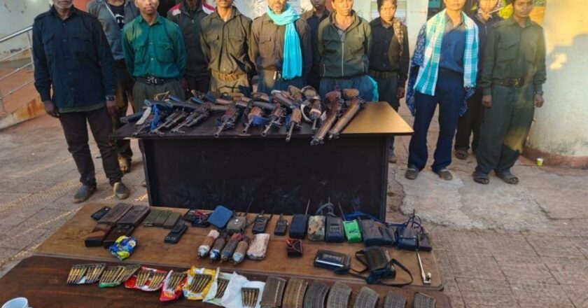 छत्तीसगढ़ में नक्सलवाद पर करारी चोट, सुकमा में एक इनामी समेत 29 माओवादियों ने किया आत्मसमर्पण