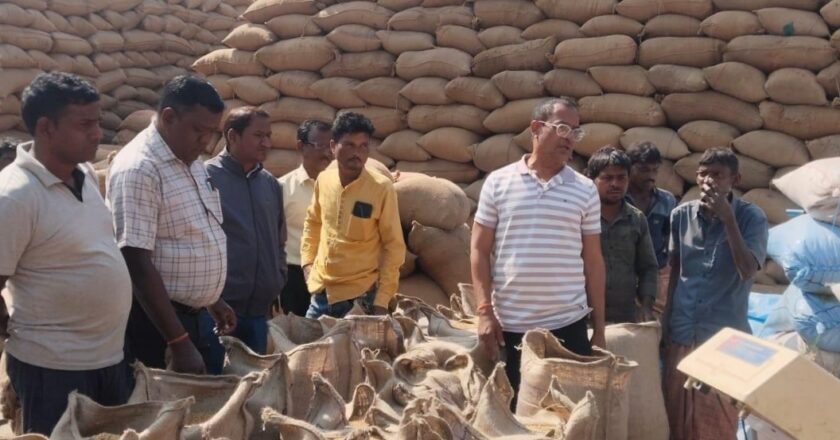 समर्थन मूल्य पर धान खरीदी में रायगढ़ जिला अग्रसर, 4.18 लाख मीट्रिक टन से अधिक उपार्जन