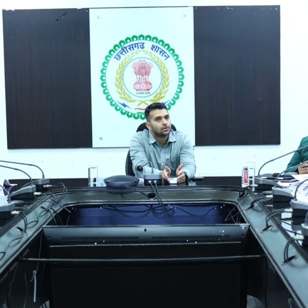 आम नागरिकों को बेहतर स्वास्थ्य सुविधाएं उपलब्ध कराना सर्वोच्च प्राथमिकता-कलेक्टर