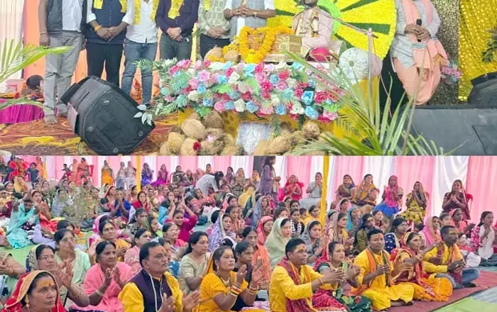 नवापारा में कथा व्यास दीपक कृष्ण शास्त्री की सुमधुर वाणी में बह रही भागवत कथा की बयार