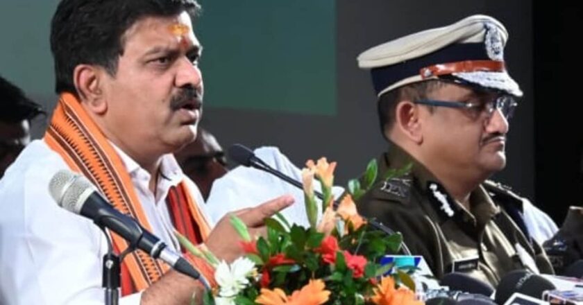 2700 नक्सलियों ने छोड़ी बंदूक, एक साल में इतने ढेर; छत्तीसगढ़ के डिप्टी CM ने गिनाए आंकड़े