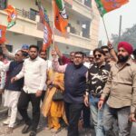 बजट पेश होते ही भाजपा कार्यालय में जश्न आतिशबाजी व मिठाई वितरण