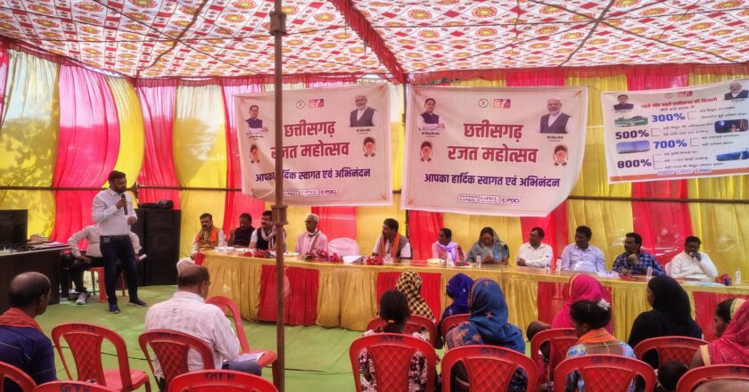 विभागीय योजनाओं से जोड़ने विद्युत विभाग द्वारा किया जा रहा शिविर का आयोजन