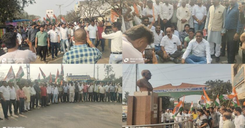 मनरेगा बचाने खरसिया की सड़कों पर उतरी कांग्रेस, रायगढ़ चौक पर दिया धरना