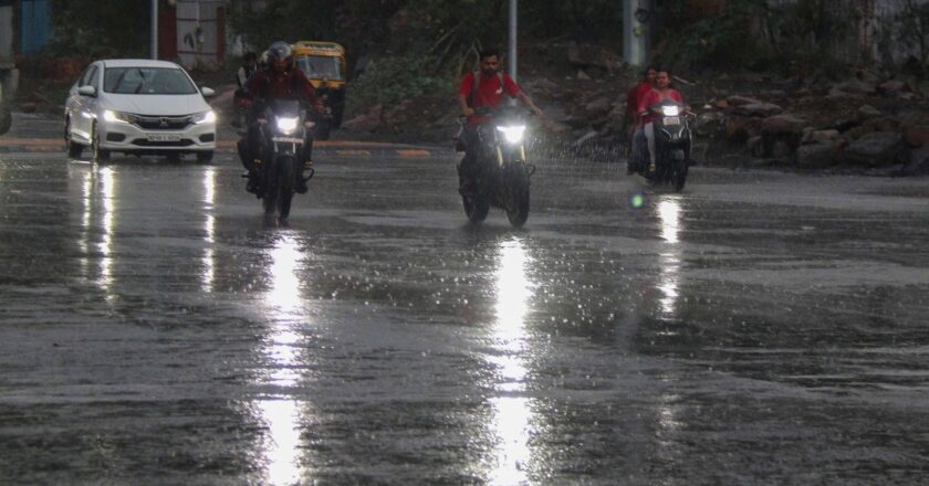 छत्तीसगढ़ में मौसम का यू-टर्न; 27 जिलों में होगी झमाझम बारिश, तीन दिन के लिए IMD ने दिया अलर्ट