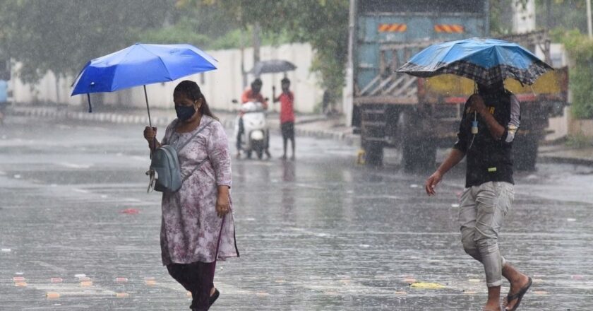 छत्तीसगढ़ में मौसम की मेहरबानी जारी, इन 14 जिलों के लिए IMD ने दिया येलो अलर्ट; होगी बारिश