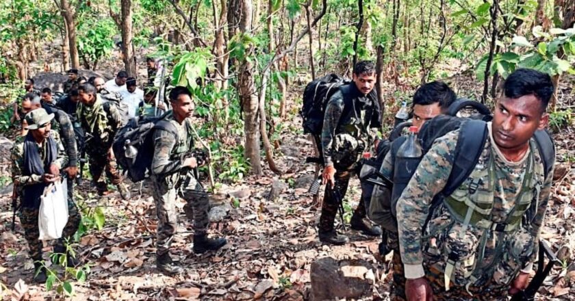 नक्सल मोर्चे पर एक और जीत; सुकमा में महिला कैडर समेत 22 नक्सलियों ने डाले हथियार