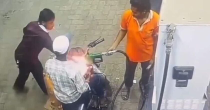 मौत से खिलवाड़! पेट्रोल भरवा रहा था दोस्त, लाइटर से बाइक की टंकी में ही लगा दी आग; ऐसे टला बड़ा हादसा