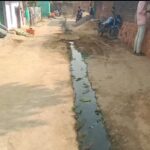 खरसिया के ठुसेकेला ग्राम पंचायत में विकास का नया मॉडल, बीच सड़क को खोद कर बना दिया नाली