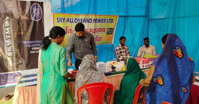 स्काई टीएमटी द्वारा चपले में निःशुल्क स्वास्थ्य शिविर एवं दवा वितरण कैंप का आयोजन