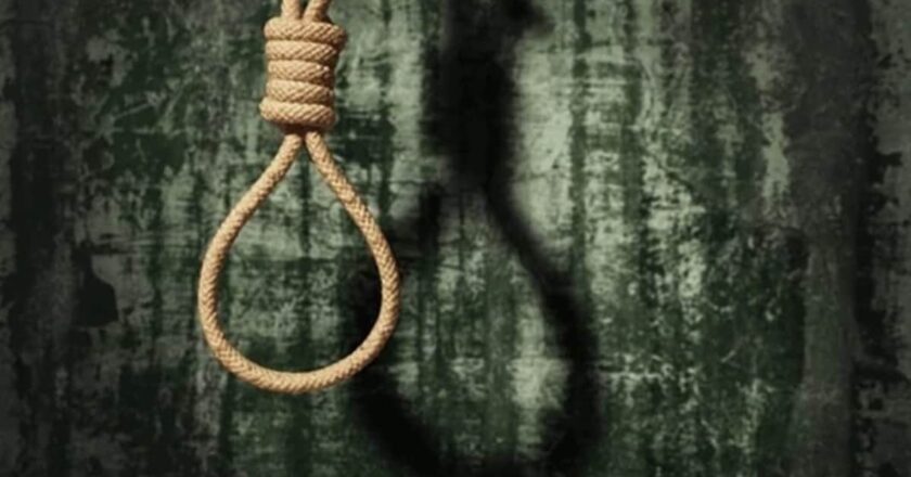 छत्तीसगढ़: बच्चे सोते रहे, एयरफोर्स अफसर पिता ने लगाई फांसी, सुसाइड की क्या आशंका?