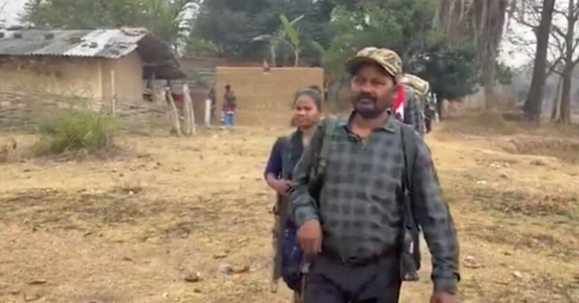 टॉप नक्सल कमांडर पापा राव ने छत्तीसगढ़ में किया आत्मसमर्पण, 17 साथियों के साथ डाले हथियार