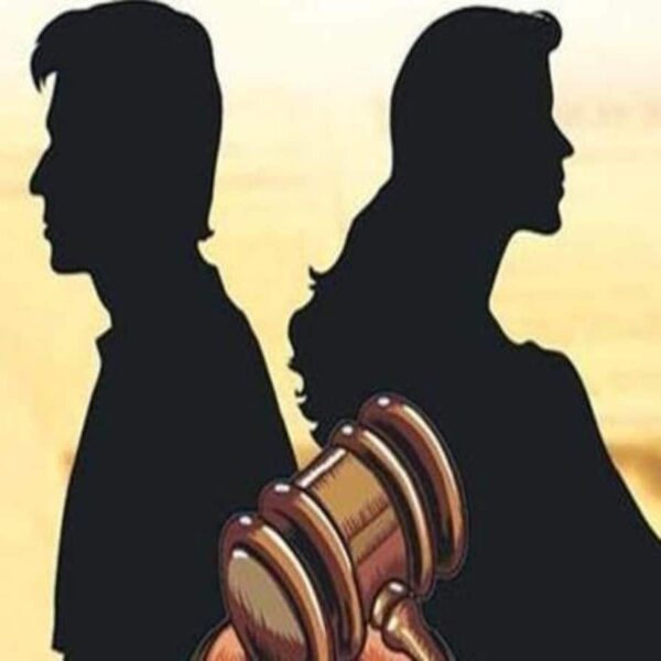 पति व बच्चों को छोड़कर अलग रहने वाली पत्नी गुजारा भत्ता की हकदार है या नहीं, हाईकोर्ट ने बताया