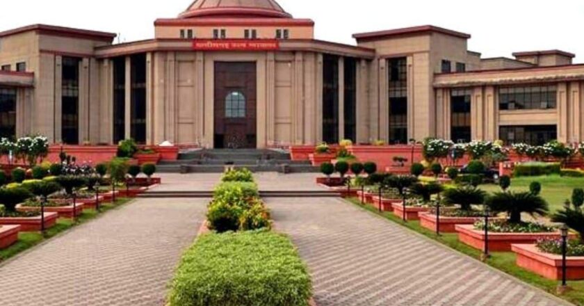 स्कूली बच्चों से करवाई मजदूरी, उठवाई रेत और सीमेंट; छत्तीसगढ़ हाई कोर्ट ने लिया सख्त संज्ञान