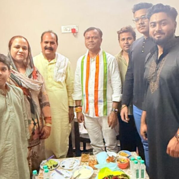 ईद पर सियासत से ऊपर उठी सौहार्द की मिसाल दीपक बैज पहुंचे सलीम नियारिया के घर