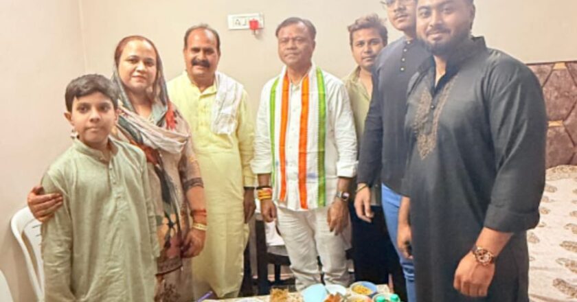 ईद पर सियासत से ऊपर उठी सौहार्द की मिसाल दीपक बैज पहुंचे सलीम नियारिया के घर
