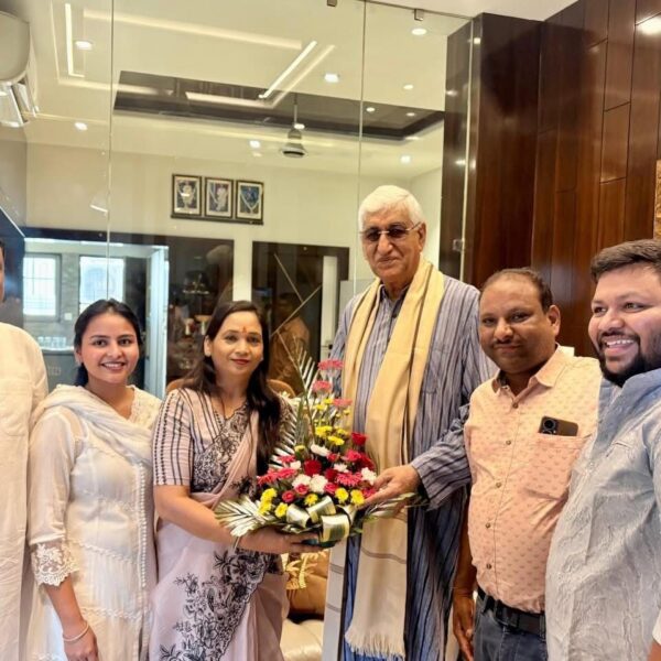 रायगढ़ के सियासी गलियारों में हलचल : टी.एस. सिंहदेव पहुँचे दीपक अमलडीहा के निवास