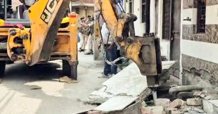 छत्तीसगढ़ में बड़ा बुलडोजर ऐक्शन, जमींदोज कर दिए गए 39 घर; क्या थी वजह