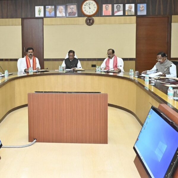 छत्तीसगढ़ सरकार की खर्चों में कटौती करने की कवायद, लागू हुआ 8 सूत्रीय प्लान; शासकीय खर्चे पर विदेश जाना हुआ मुश्किल