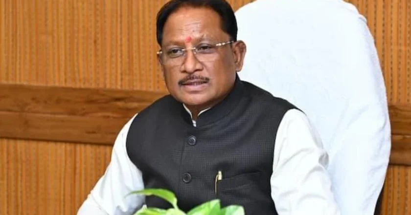 सीएम साय ने बिहान की दीदियों को सौंपी आजीविका ग्रामीण एक्सप्रेस योजना के तहत टाटा मैजिक वाहन