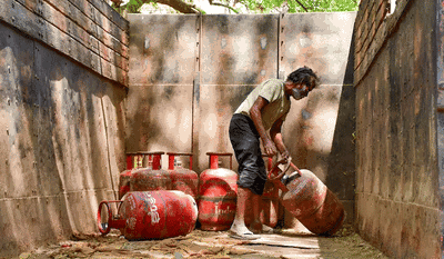गैस बुकिंग पर नया अपडेट : इन उपभोक्ताओं की बंद की जा रहीं सेवाएं