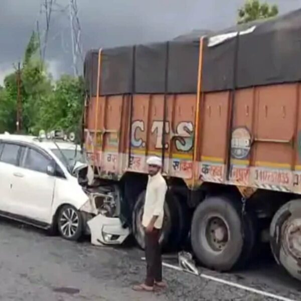 छत्तीसगढ़ भाजपा अध्यक्ष किरण सिंहदेव का एक्सीडेंट, बागेश्वर धाम से लौटते हुए यूपी में ट्रक से जा टकराया वाहन