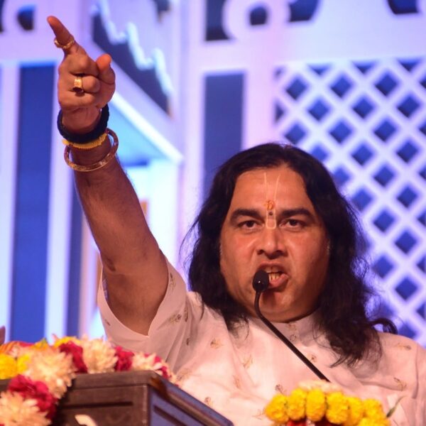 ‘देश में कॉन्वेंट स्कूल बंद करा दो, मॉर्डन गुरुकुल खोले जाएं’; बॉलीवुड पर भी भड़के देवकीनंदन ठाकुर