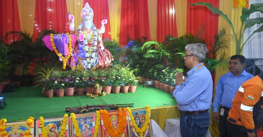 जिंदल स्टील में धूमधाम से मनी विश्वकर्मा जयंती, दर्शन के लिए उमड़ा जनसैलाब