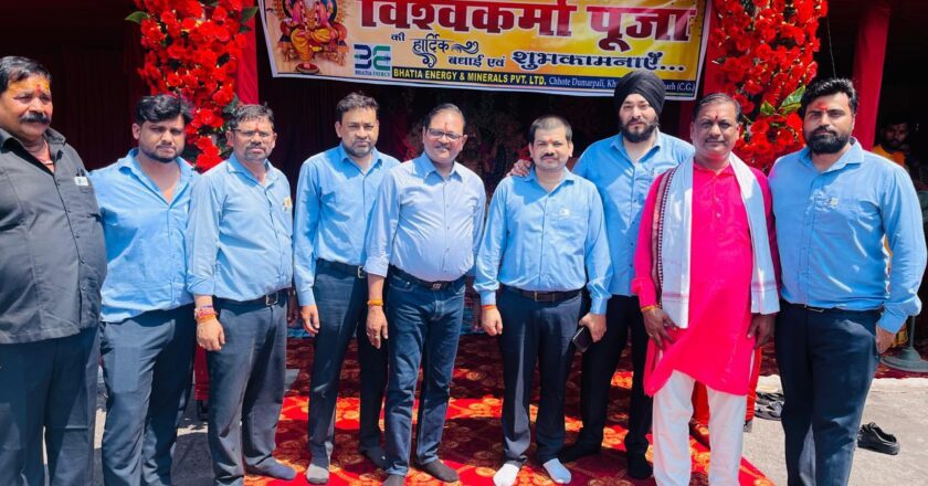 राजन कोलवाशरी में भक्तिमय माहौल में संपन्न हुई विश्वकर्मा पूजा, विशाल भंडारे में उमड़ी ग्रामीणों की भीड़