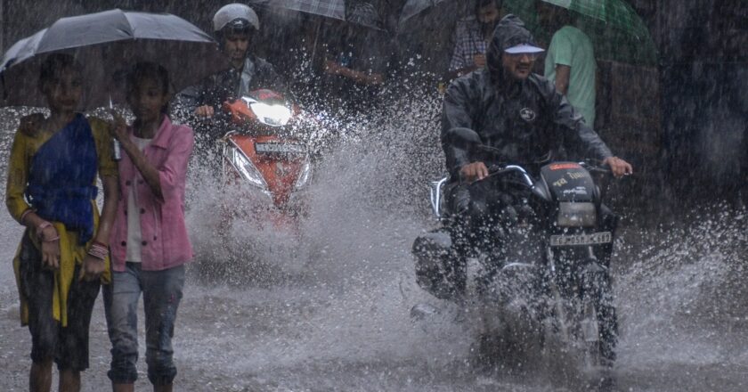 बारिश होगी या किली रहेगी धूप, अगले 24 घंटे कैसा रहेगा छत्तीसगढ़ का मौसम? 24 जिलों में ऑरेंज अलर्ट